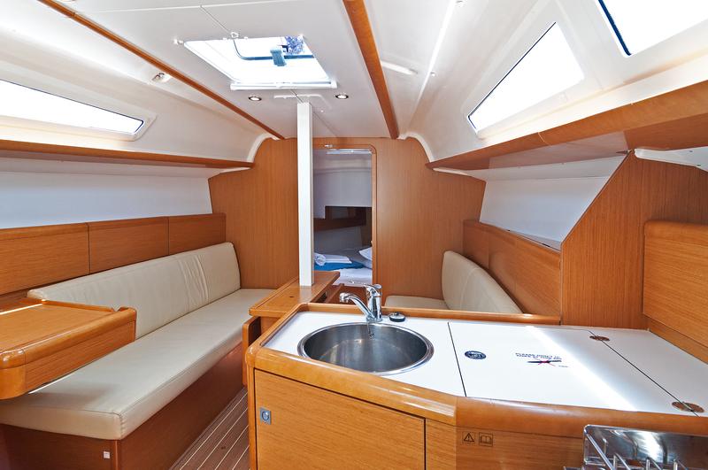 Sun Odyssey 33i - 2 cab. — photo 5