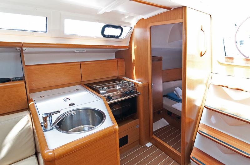 Sun Odyssey 33i - 2 cab. — photo 9