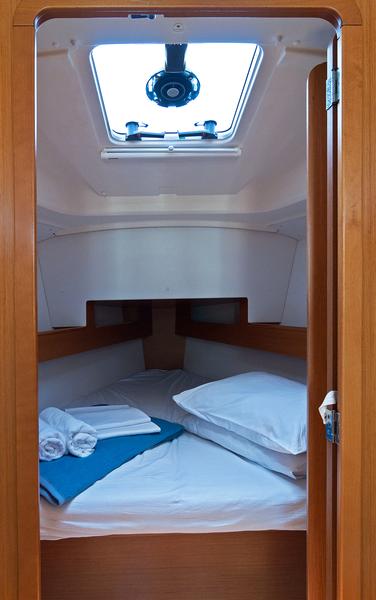 Sun Odyssey 33i - 2 cab. — photo 10