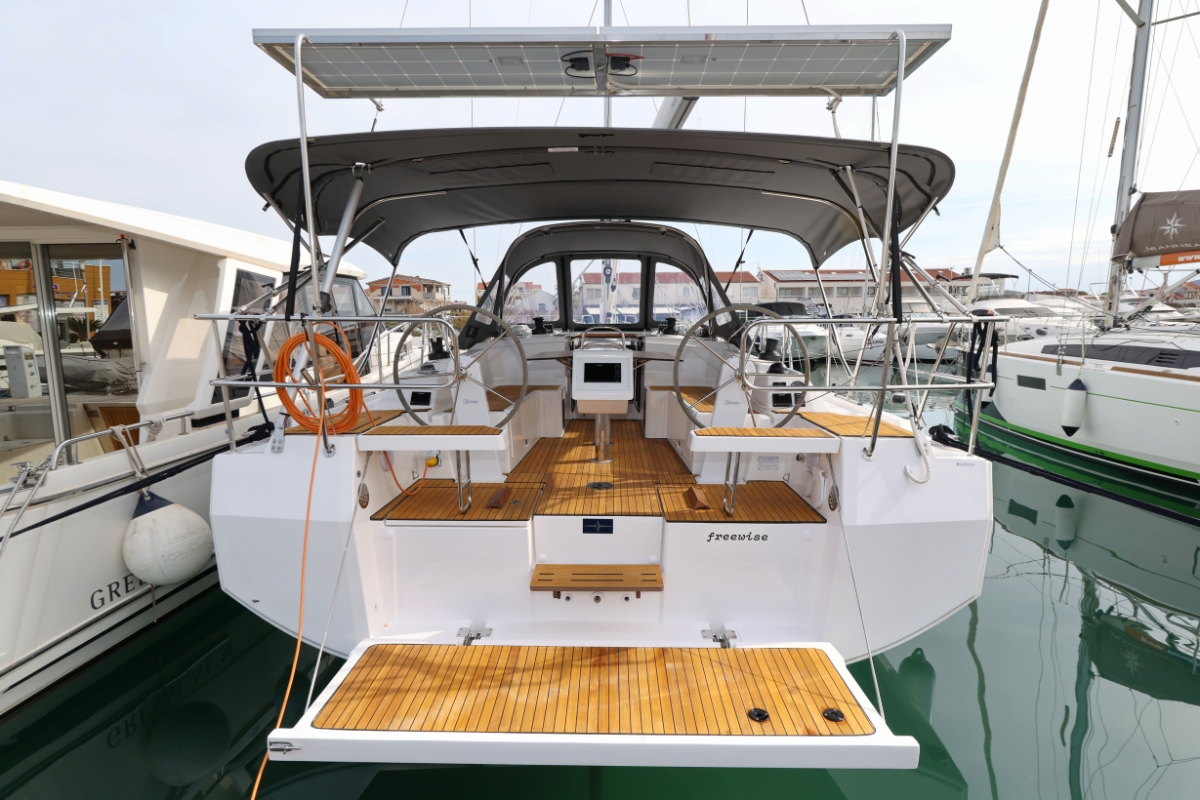 Bavaria C38 — photo 1