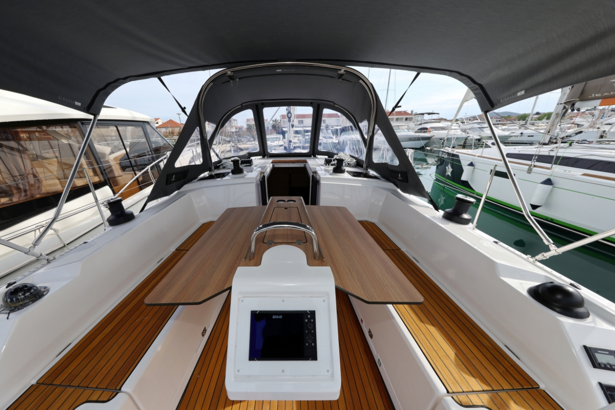 Bavaria C38 — photo 3