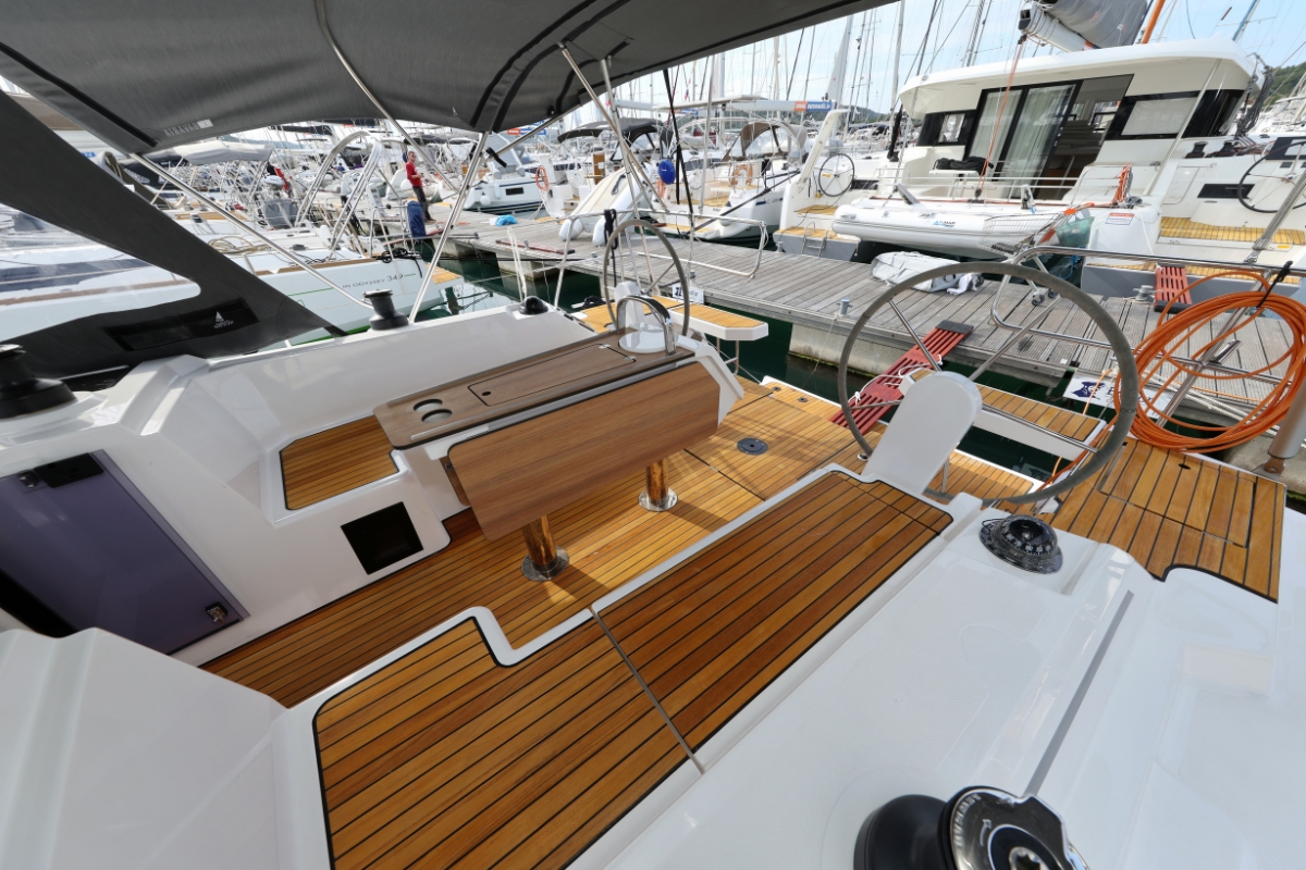 Bavaria C38 — photo 4