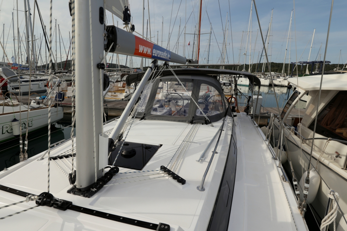 Bavaria C38 — photo 5