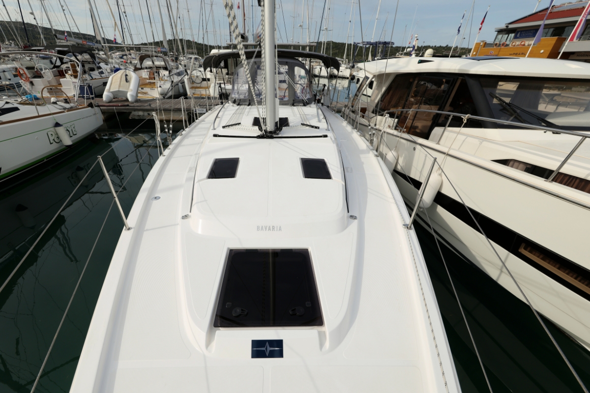 Bavaria C38 — photo 6
