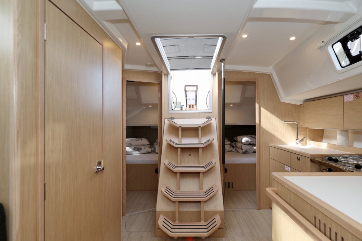 Bavaria C38 — photo 8