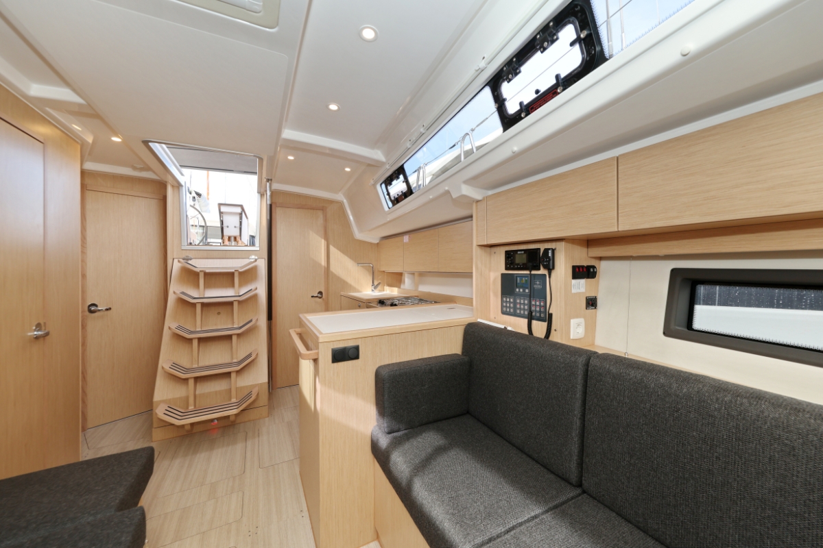 Bavaria C38 — photo 9