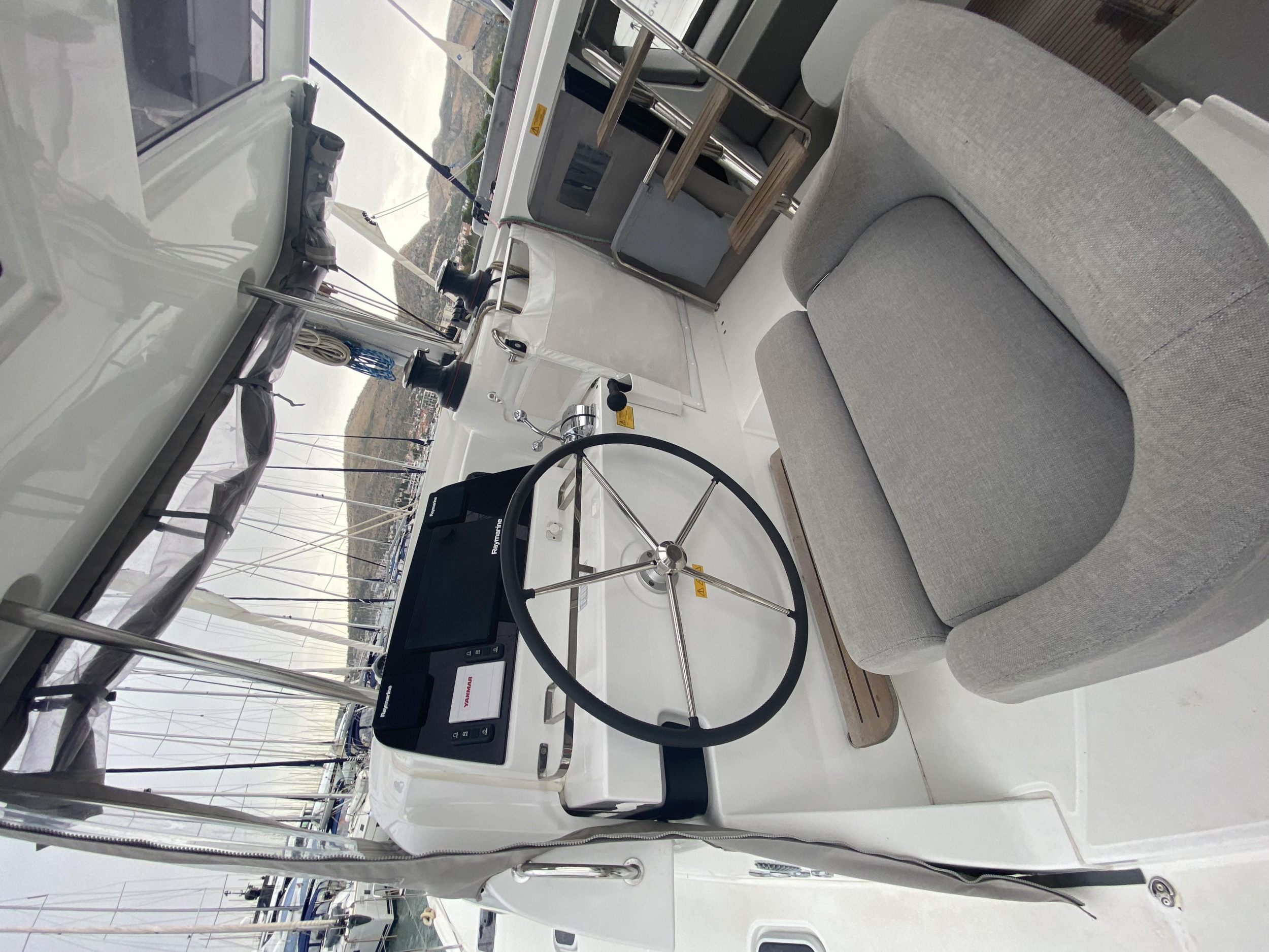 Lagoon 42 - 4 + 1 cab. — photo 8