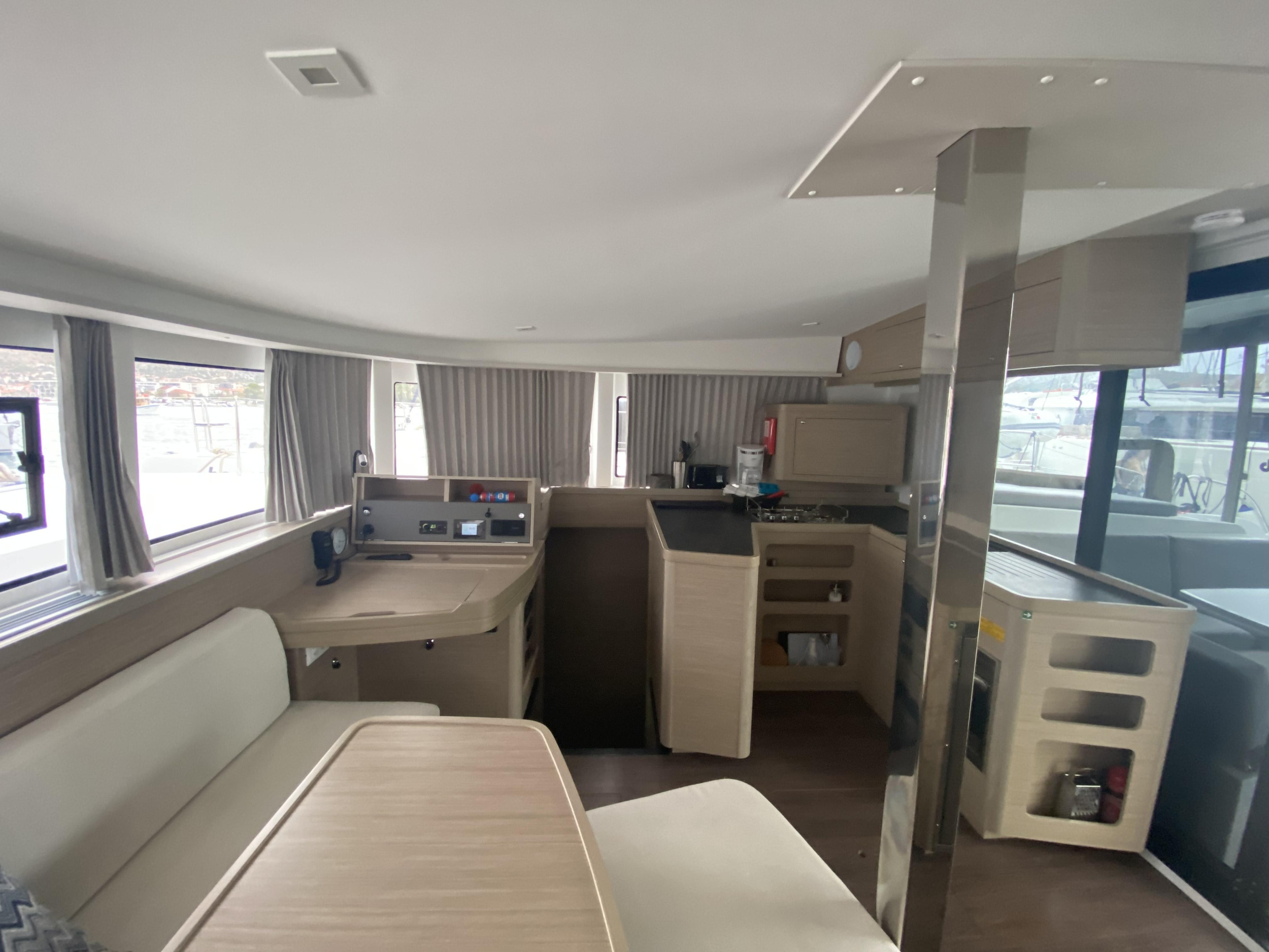 Lagoon 42 - 4 + 1 cab. — photo 9