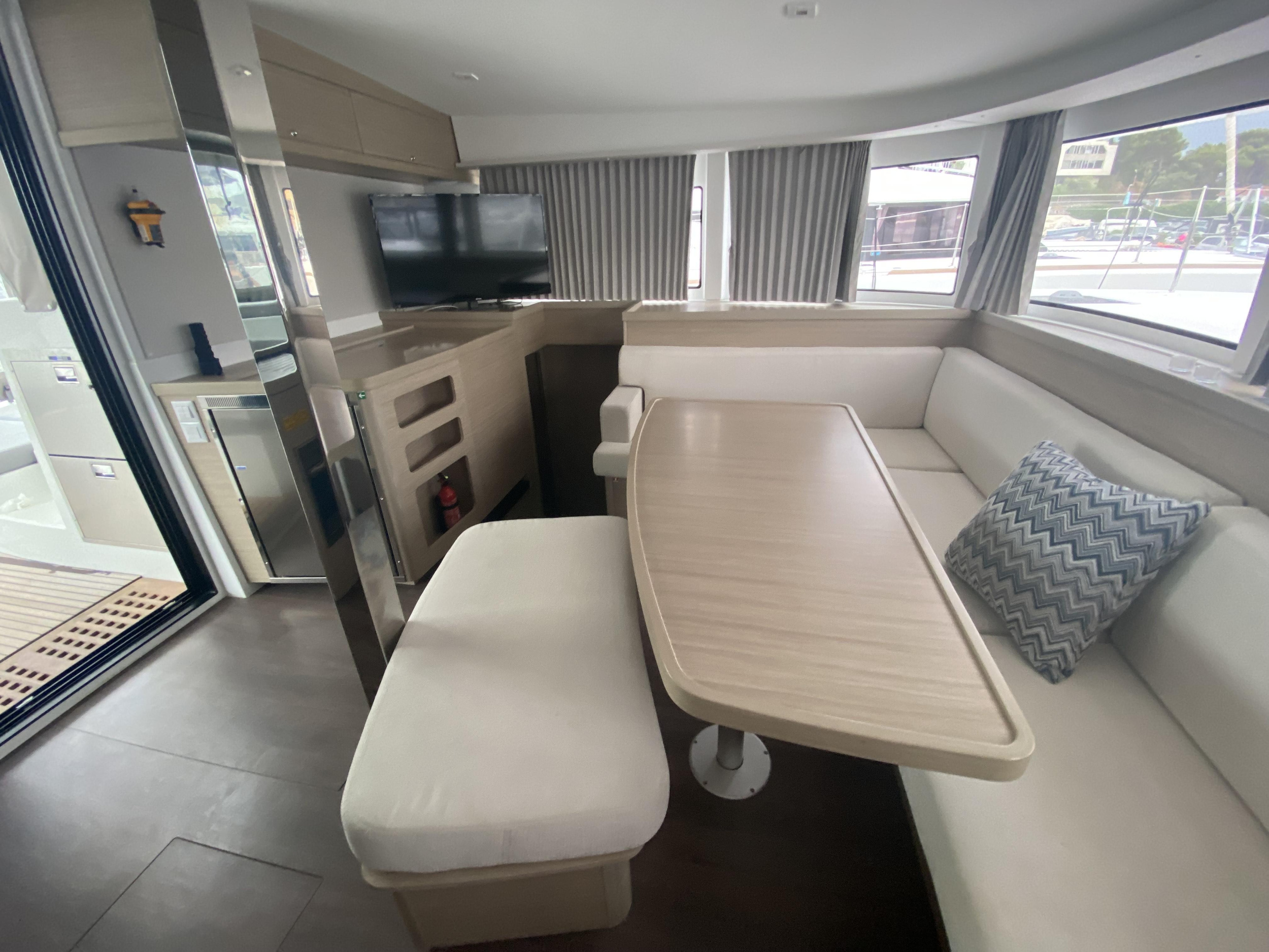 Lagoon 42 - 4 + 1 cab. — photo 10