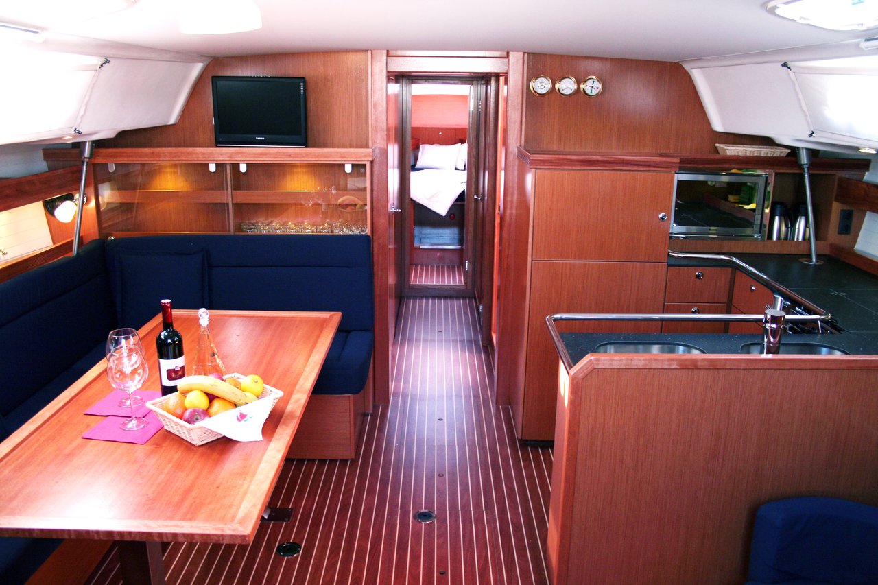 Bavaria 51 Cruiser — photo 4