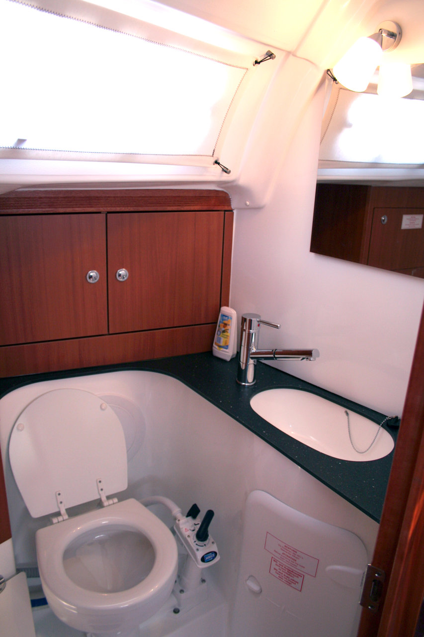 Bavaria 51 Cruiser — photo 11