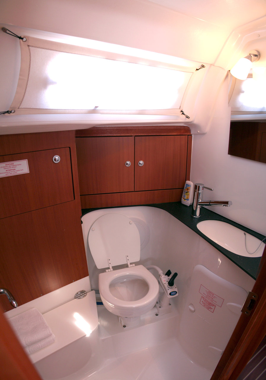 Bavaria 51 Cruiser — photo 13