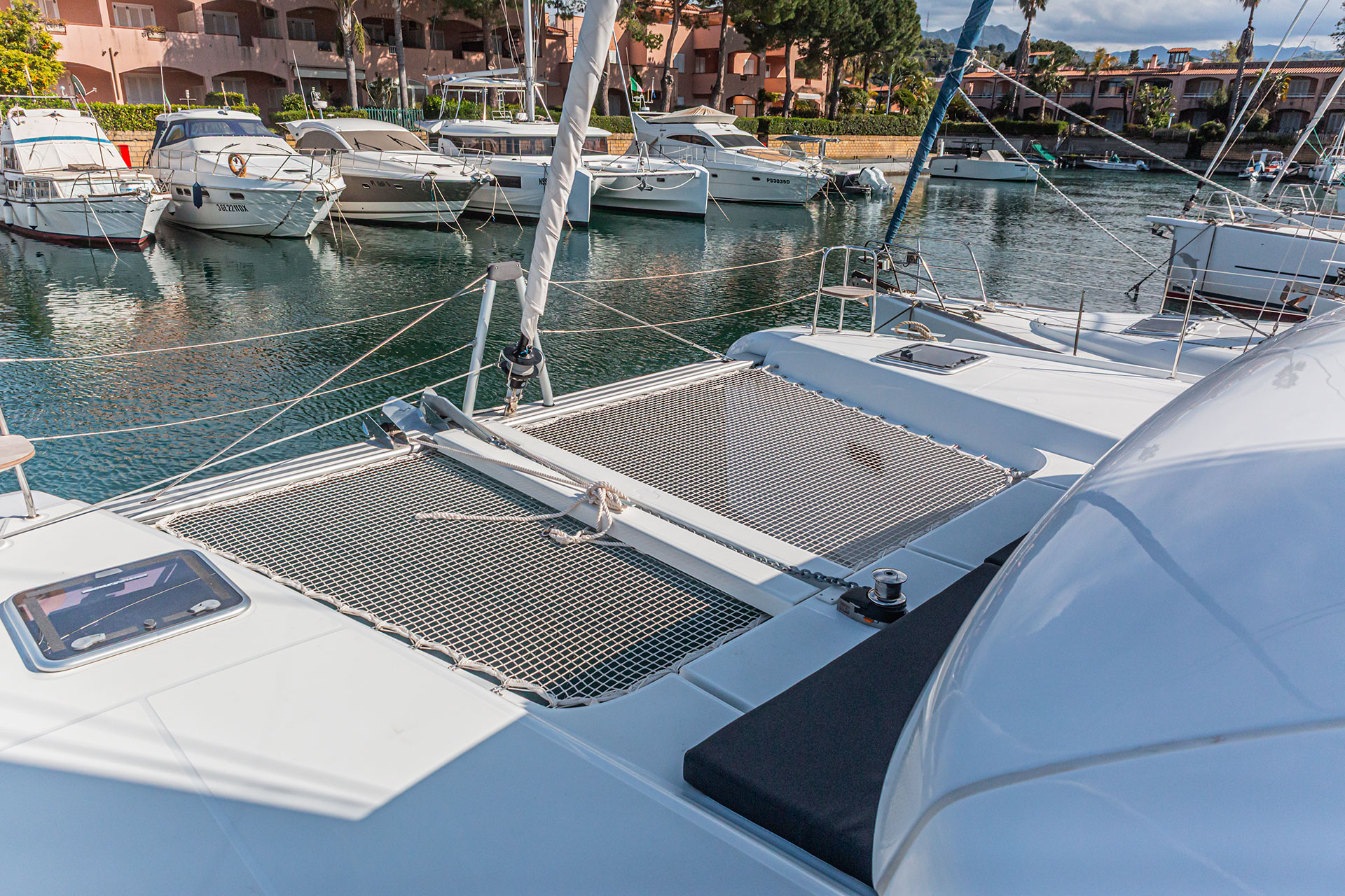 Lagoon 42 - 4 + 1 cab. — photo 3