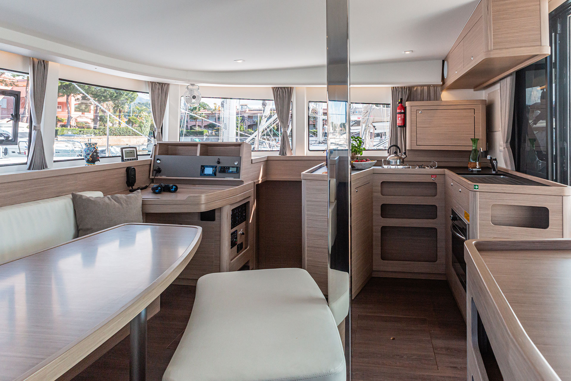 Lagoon 42 - 4 + 1 cab. — photo 6