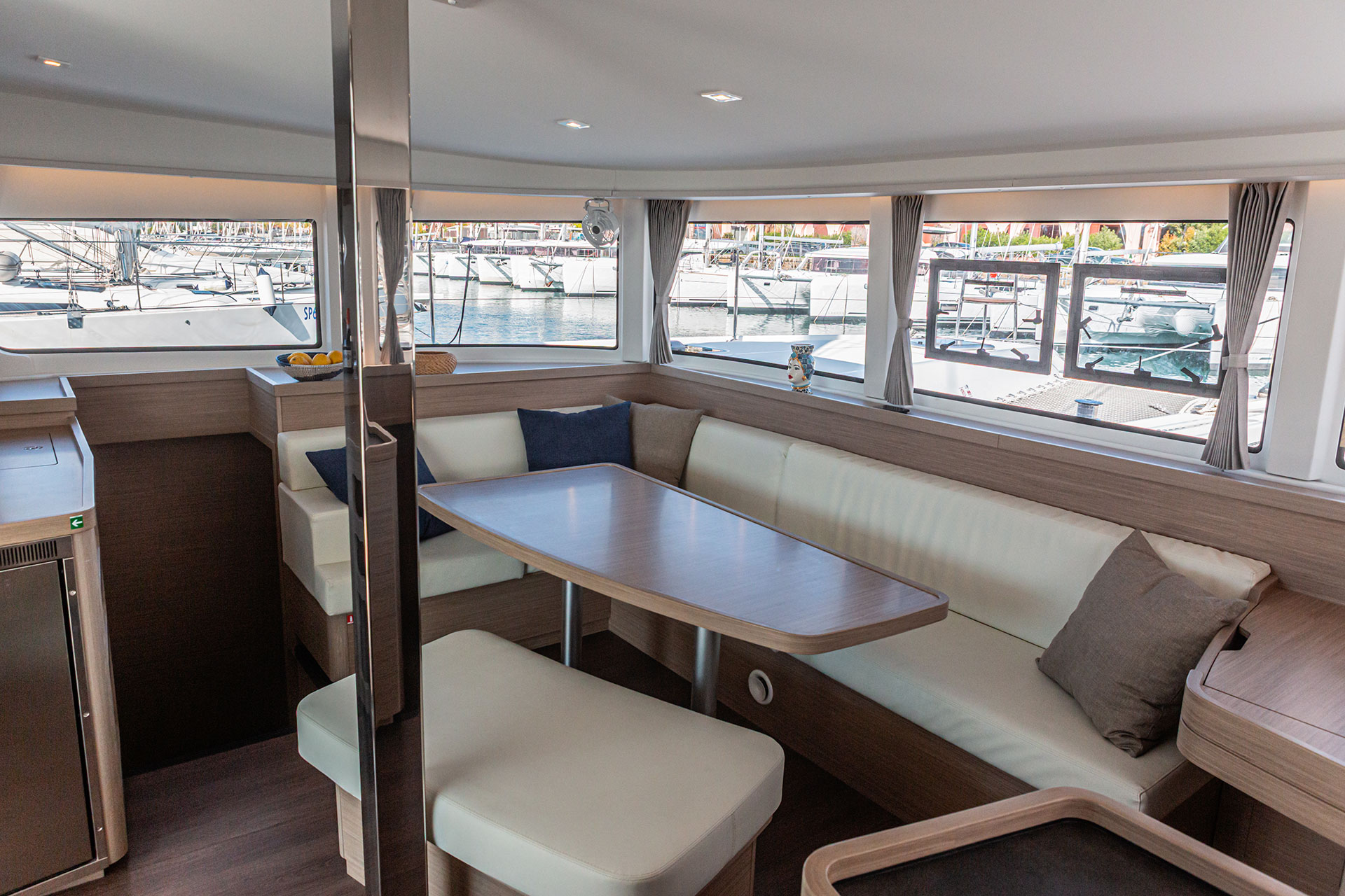 Lagoon 42 - 4 + 1 cab. — photo 8