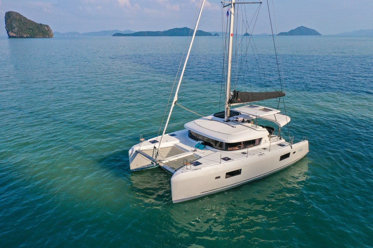 Lagoon 42 - 4 + 2 cab. — photo 1