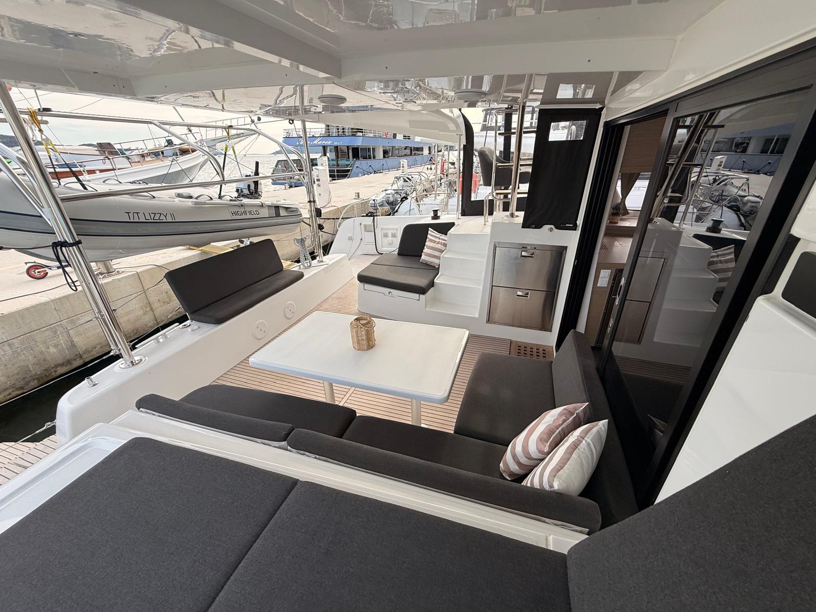 Lagoon 42 - 4 + 2 cab. — photo 17