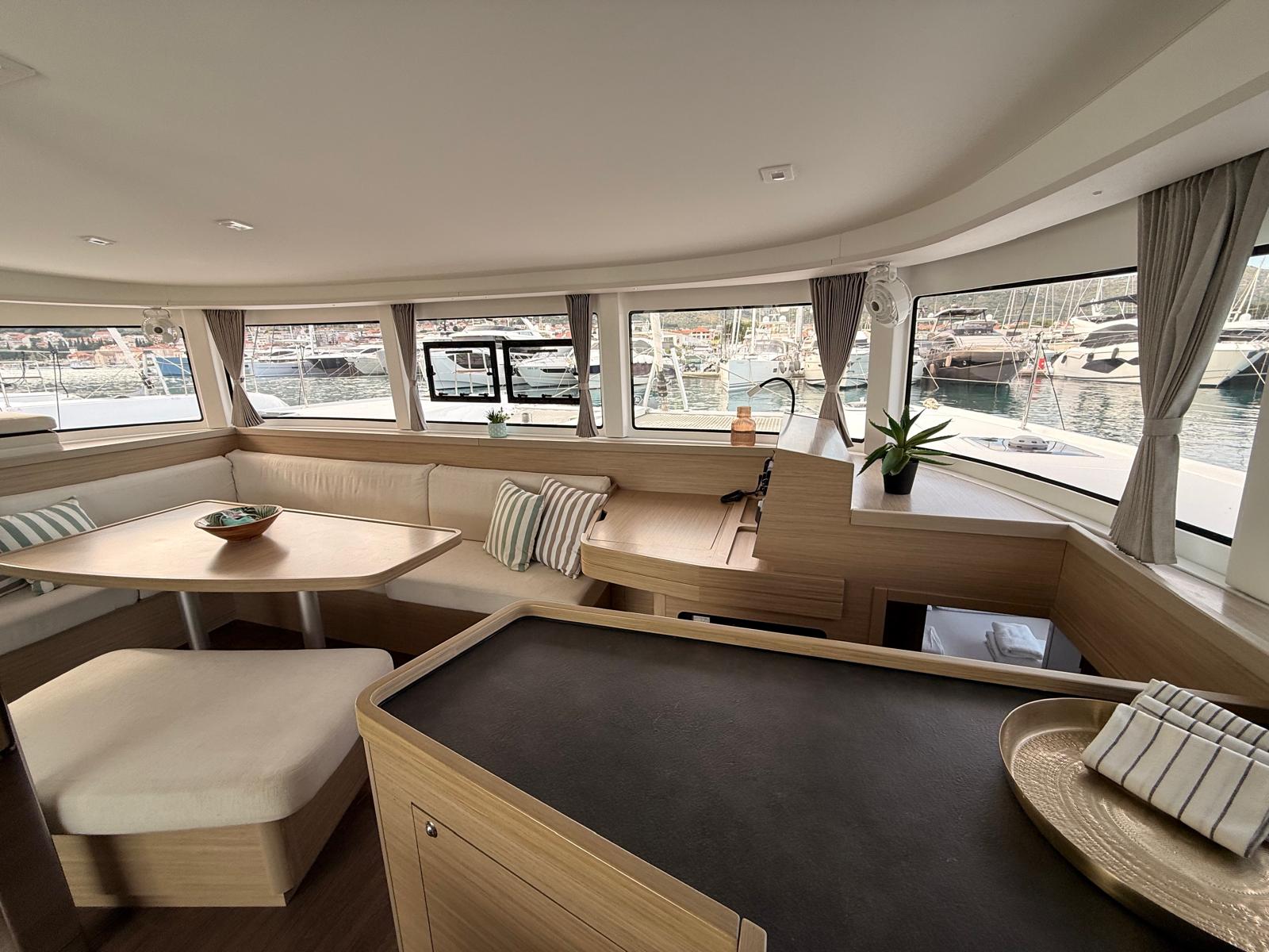 Lagoon 42 - 4 + 2 cab. — photo 3