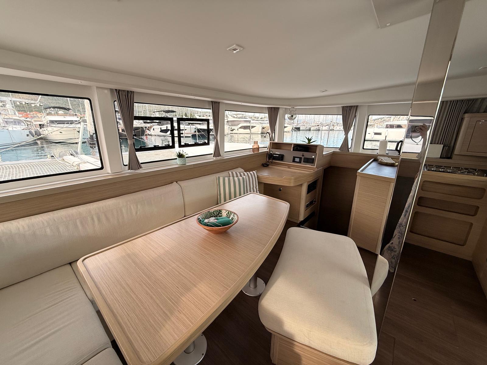 Lagoon 42 - 4 + 2 cab. — photo 4