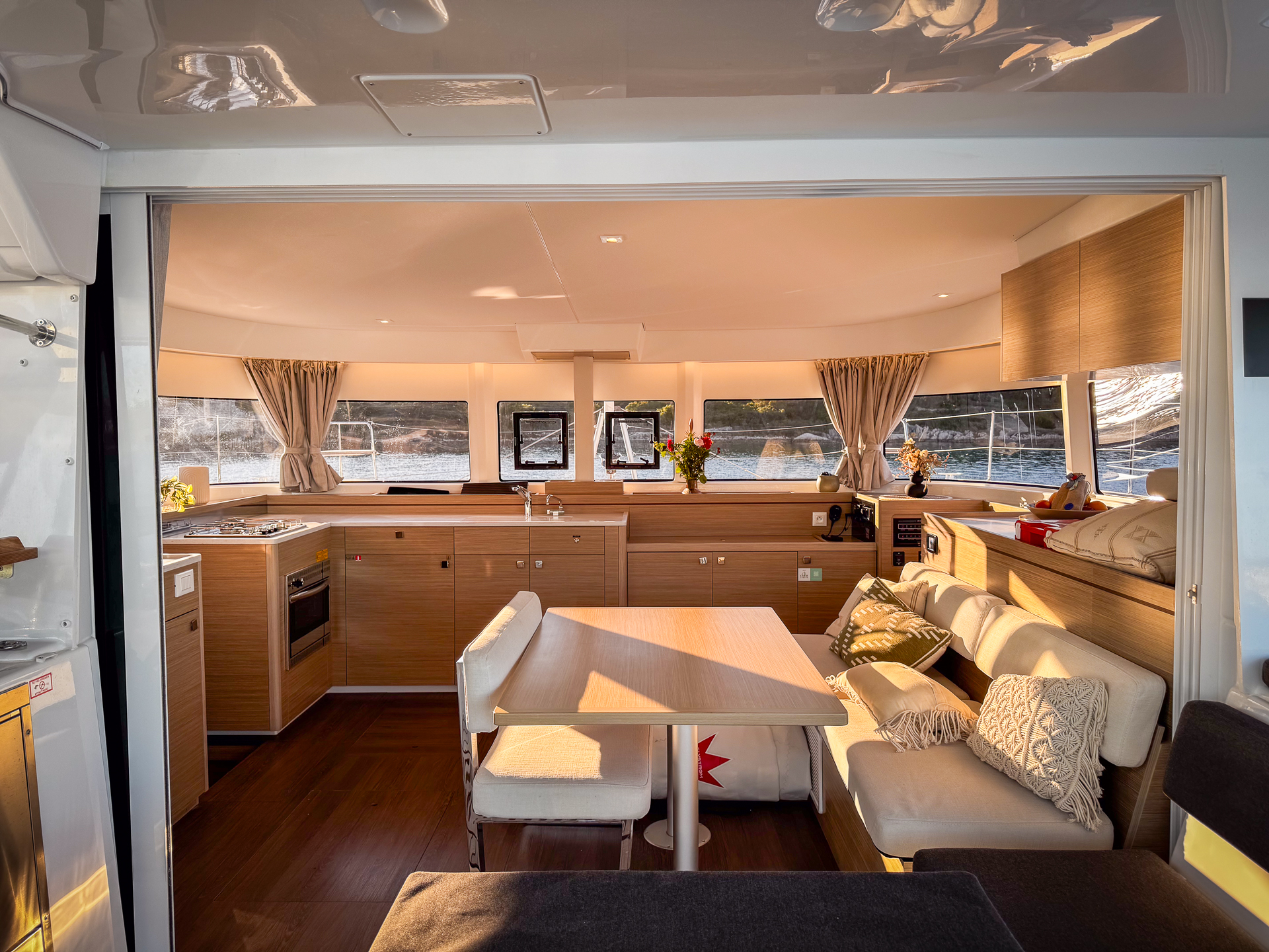Lagoon 43 - 4 + 2 cab. — photo 17