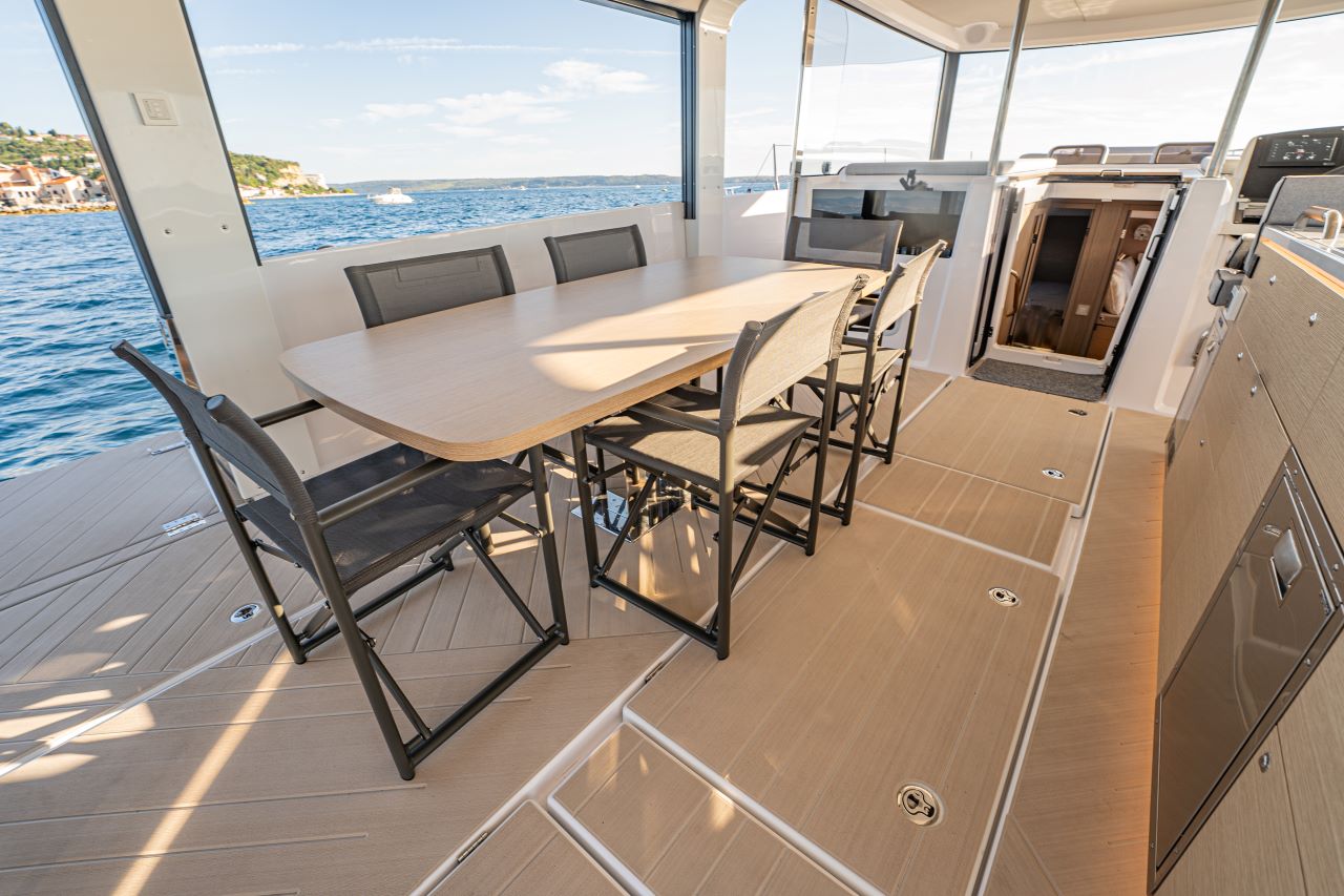 Island Cruising Boat - 4 + 1 cab. — photo 13