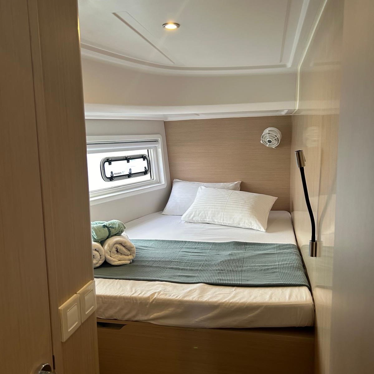 Island Cruising Boat - 4 + 1 cab. — photo 14