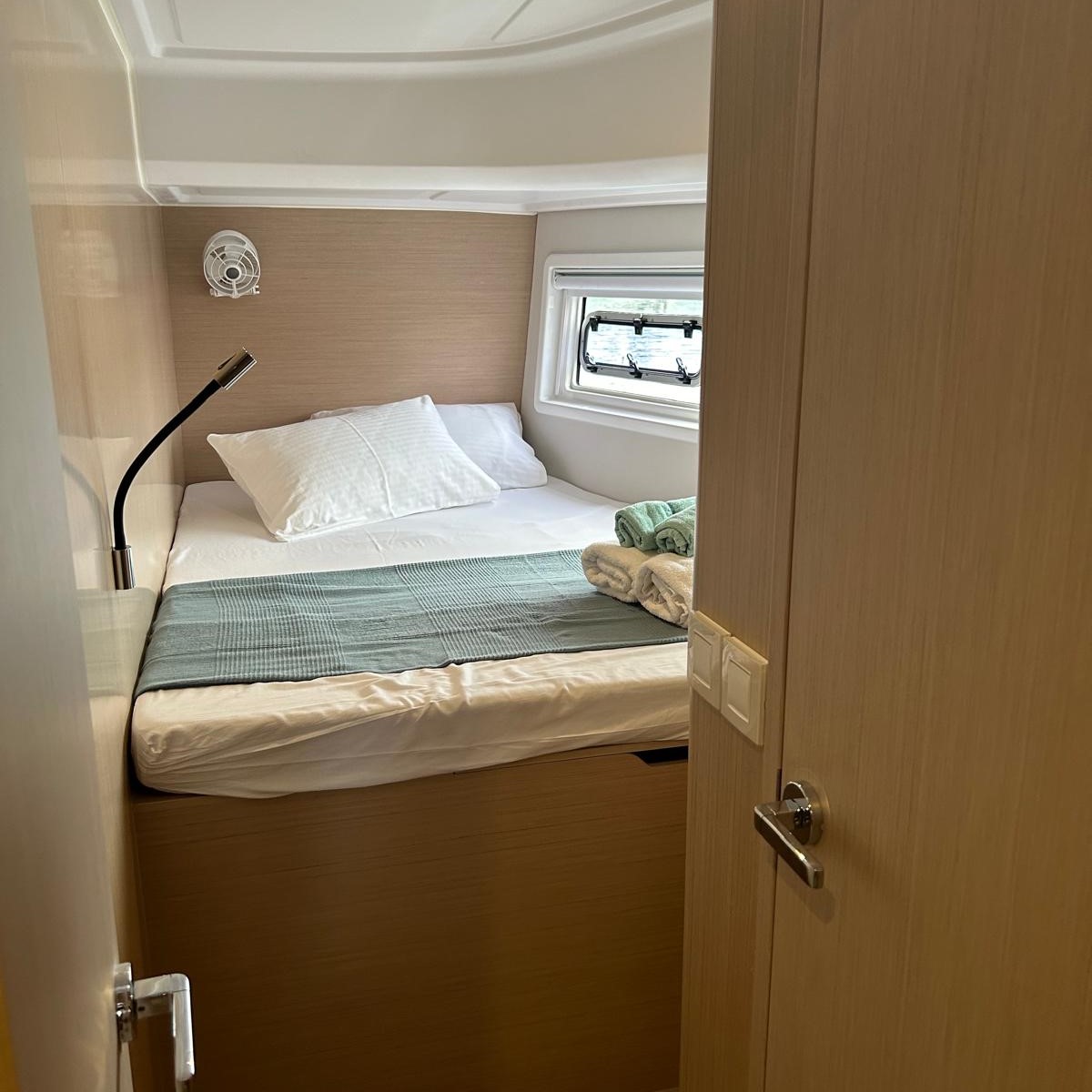 Island Cruising Boat - 4 + 1 cab. — photo 16