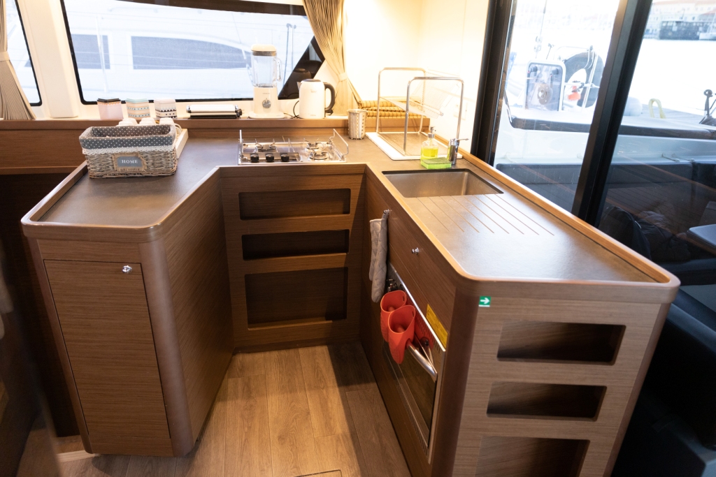 Lagoon 42 - 4 + 1 cab. — photo 9