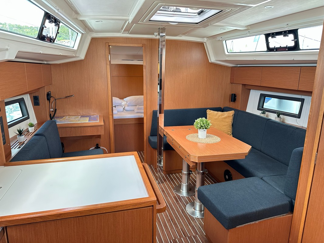 Bavaria C38 — photo 6