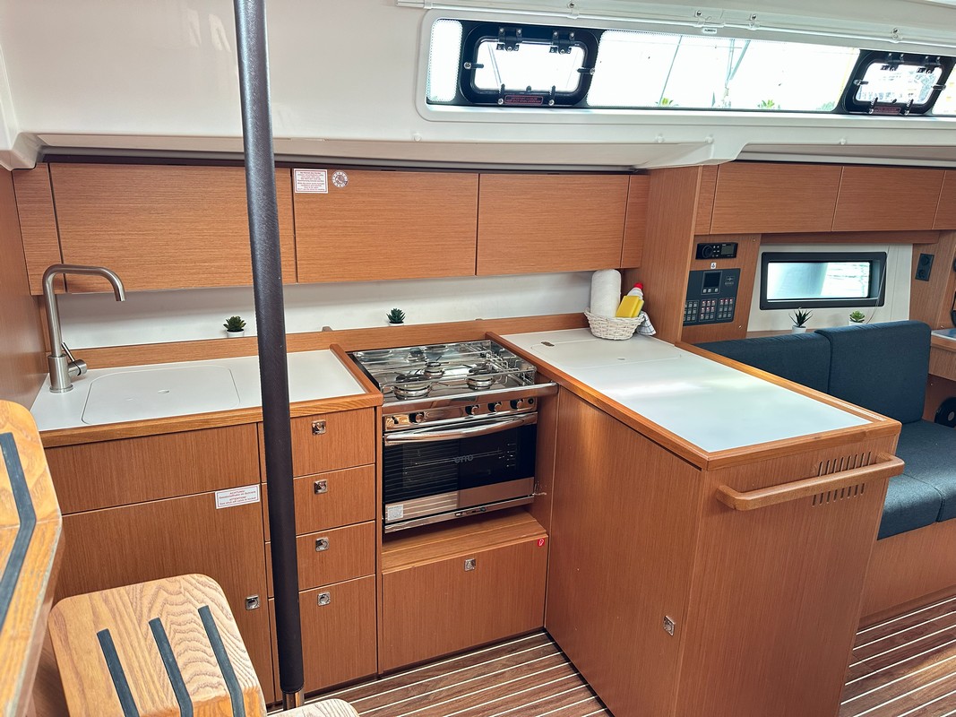 Bavaria C38 — photo 7