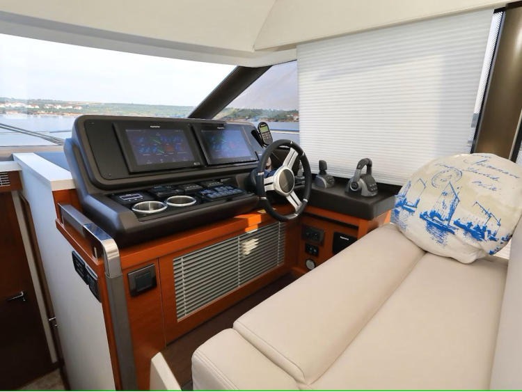 Prestige 520 Flybridge - 3 + 1 cab. — photo 4