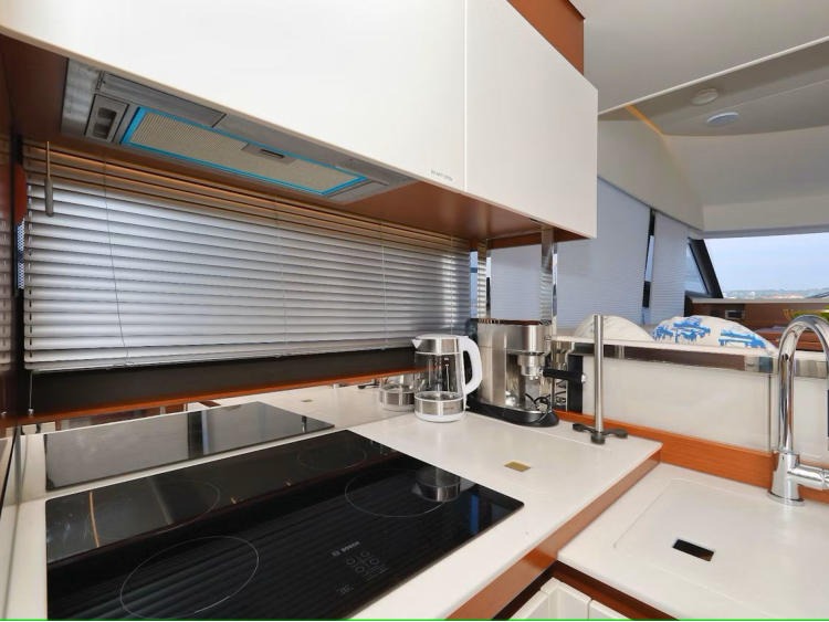 Prestige 520 Flybridge - 3 + 1 cab. — photo 18