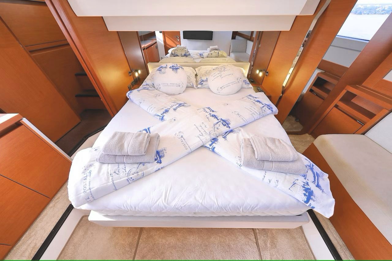 Prestige 520 Flybridge - 3 + 1 cab. — photo 22