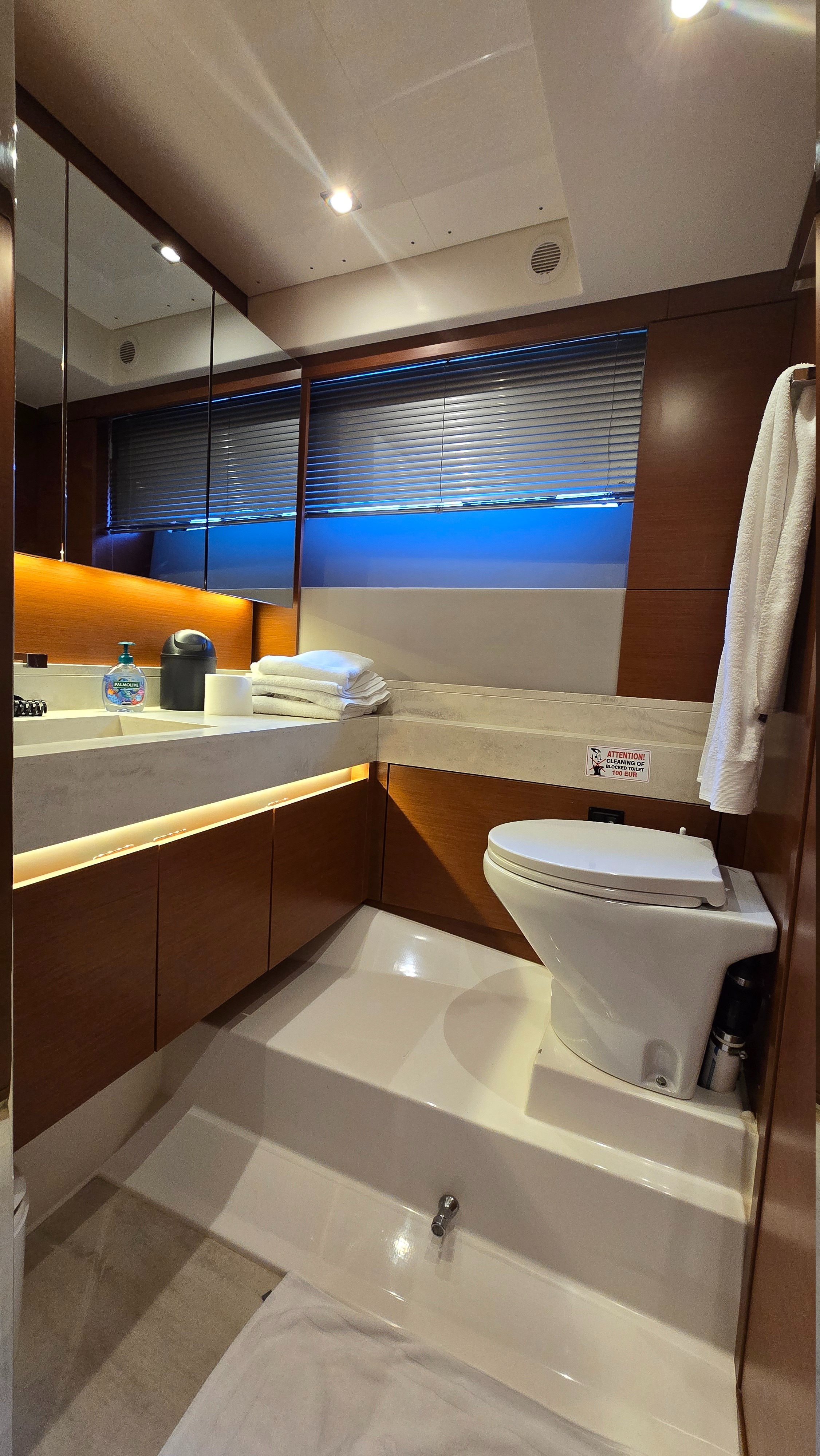 Prestige 520 Flybridge - 3 + 1 cab. — photo 25