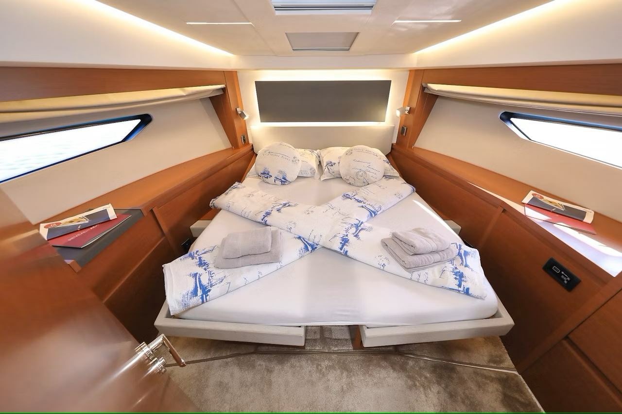Prestige 520 Flybridge - 3 + 1 cab. — photo 32