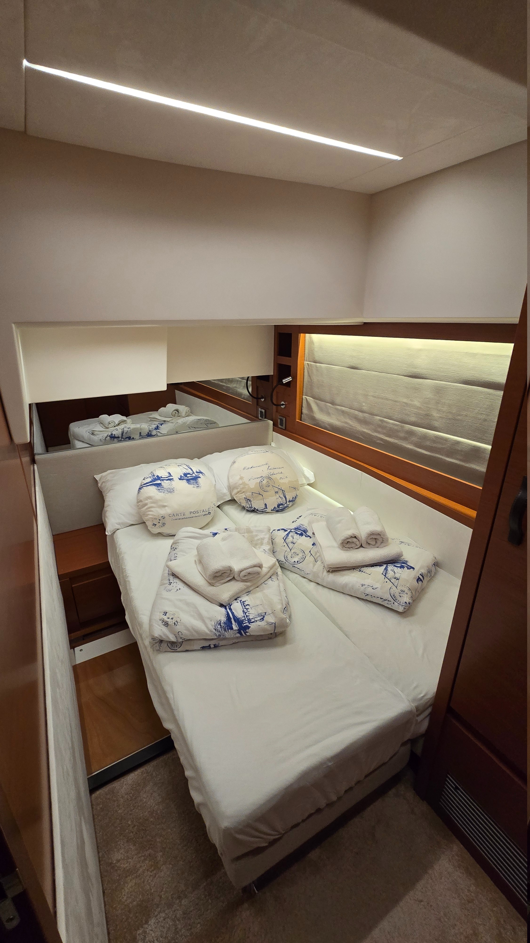 Prestige 520 Flybridge - 3 + 1 cab. — photo 33
