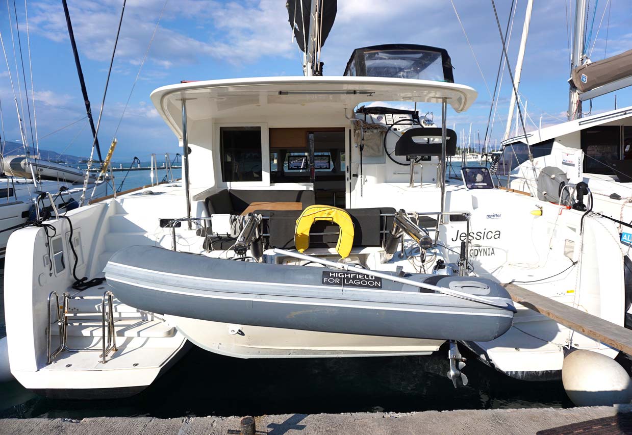 Lagoon 40 - 4 + 2 cab — photo 1