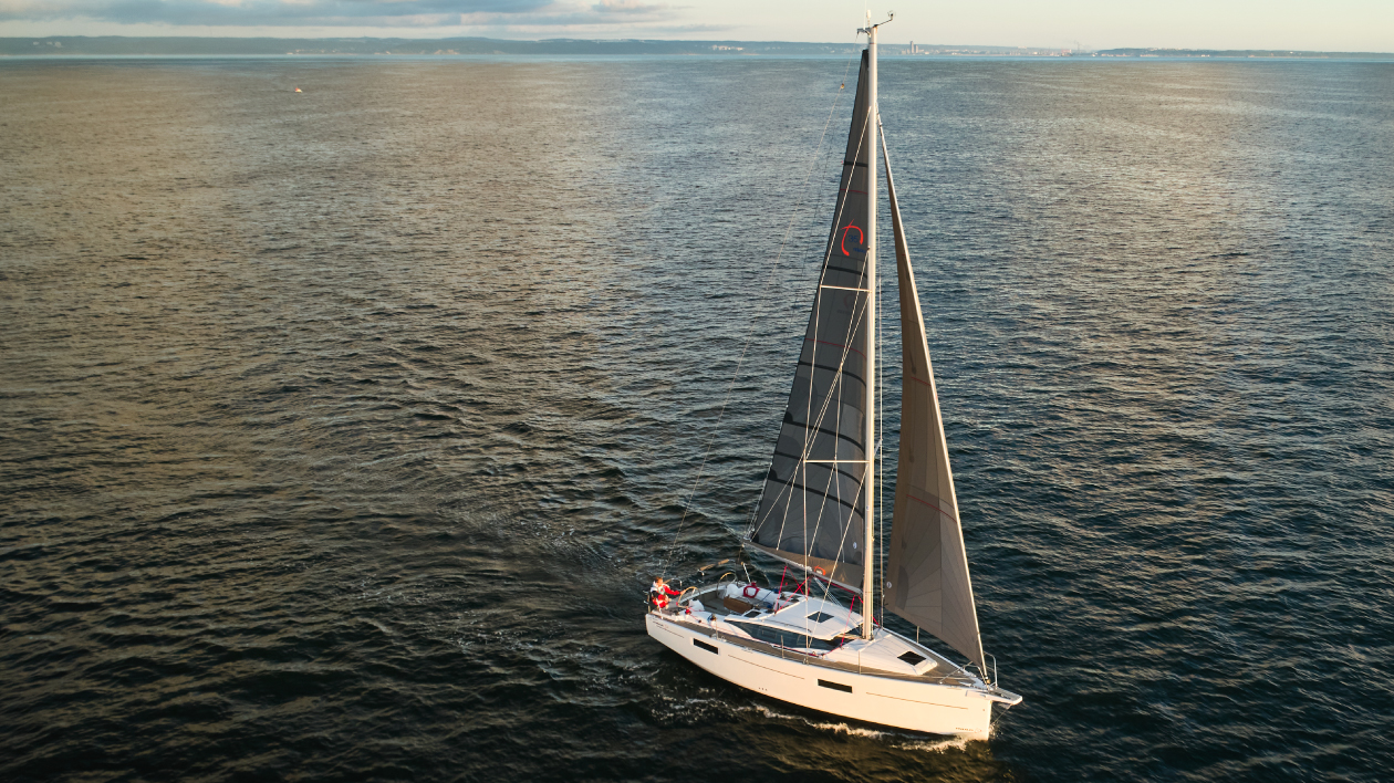 Maxus 35 — photo 1