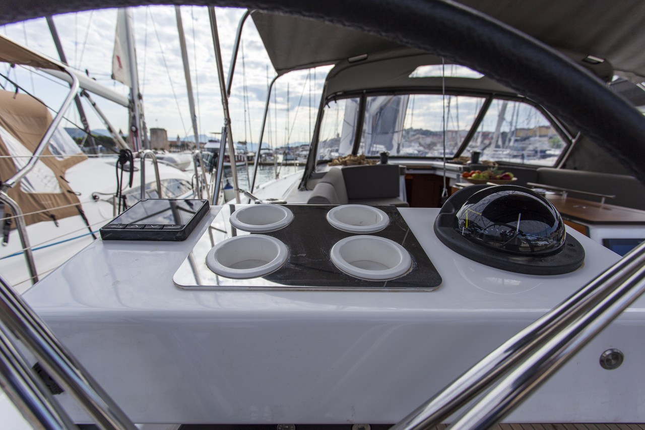 Dufour 530 - 6 cab. — photo 9