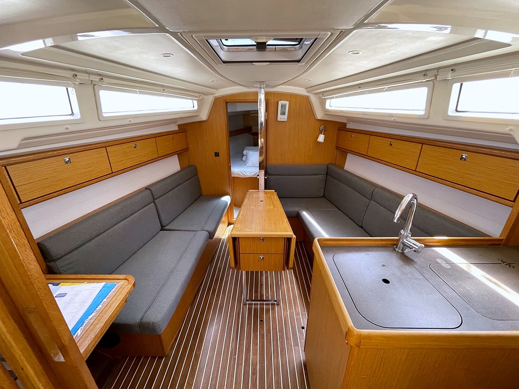 Bavaria Cruiser 33 — photo 10