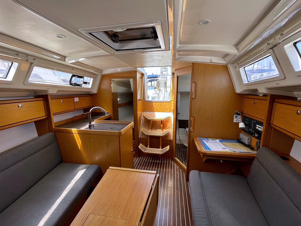 Bavaria Cruiser 33 — photo 11