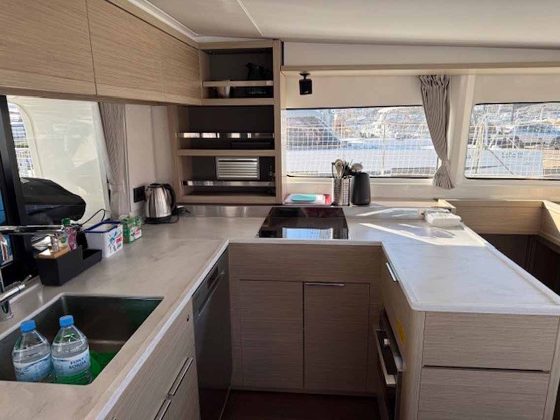 Lagoon 46 - 4 + 1 cab. — photo 12