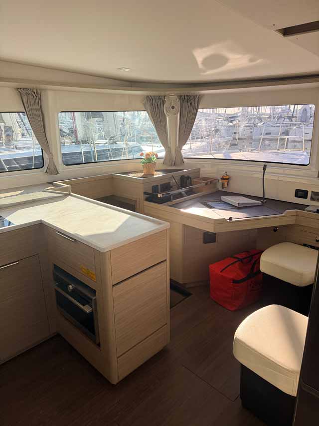 Lagoon 46 - 4 + 1 cab. — photo 13