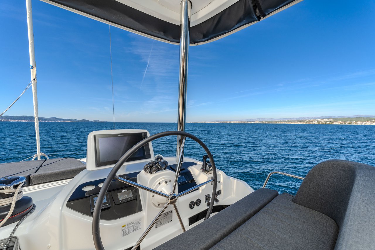 Lagoon 55 - 5 + 2 cab. — photo 12