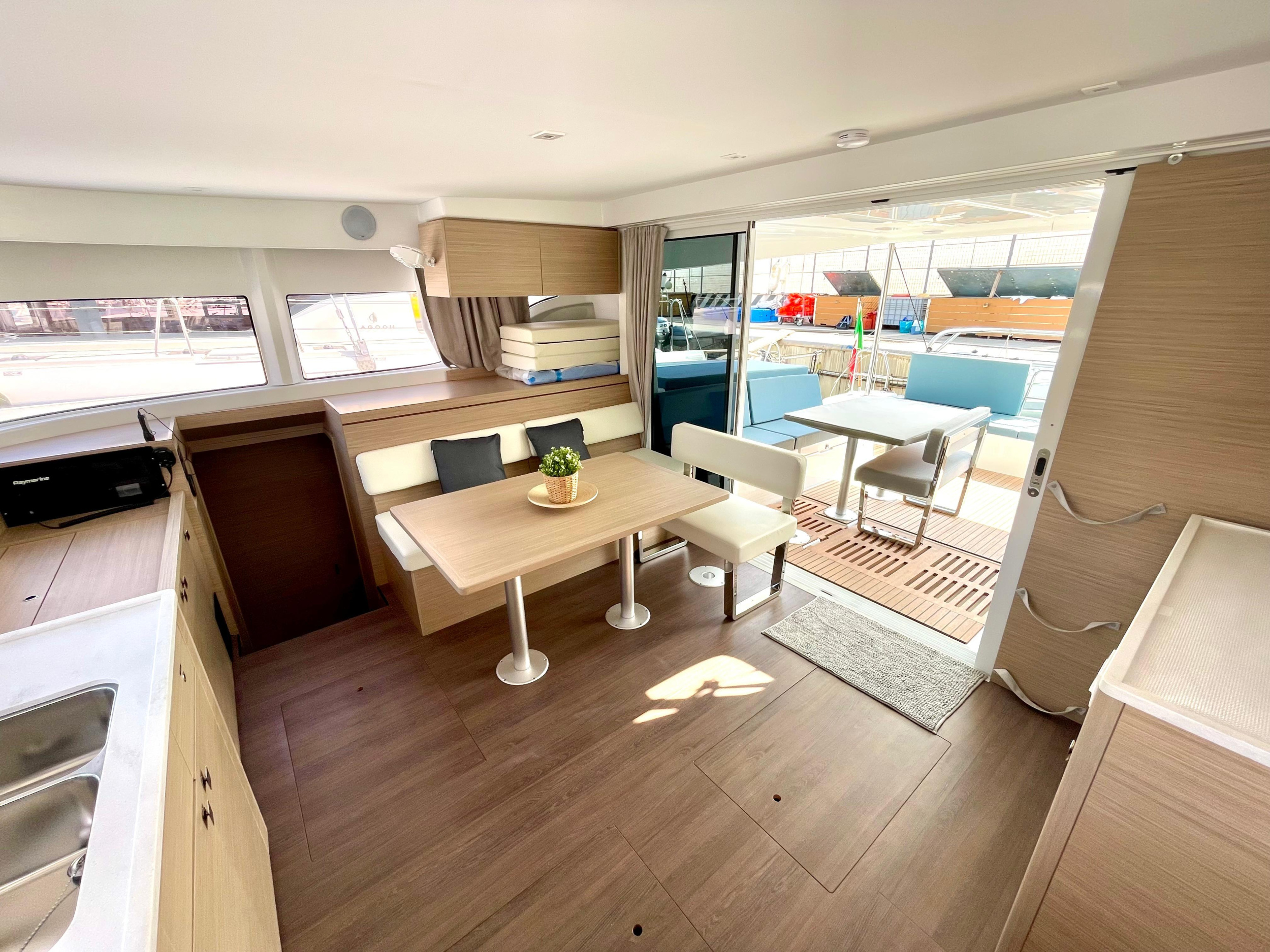Lagoon 43 - 4 + 2 cab. — photo 11