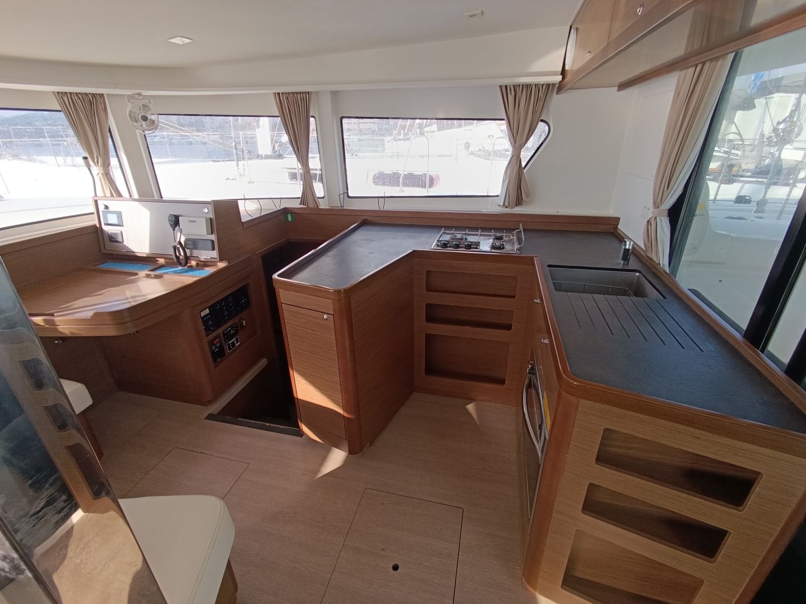 Lagoon 42 - 4 + 2 cab. — photo 6