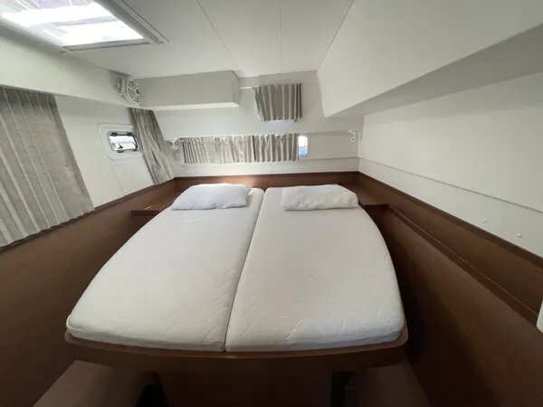 Lagoon 42 - 4 + 2 cab. — photo 9