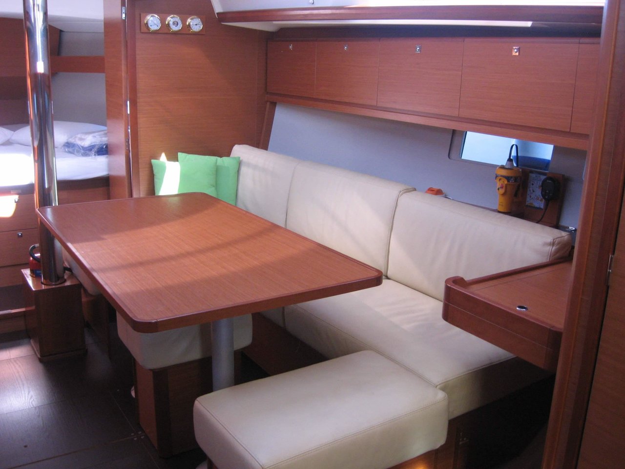 Dufour 382 GL — photo 8