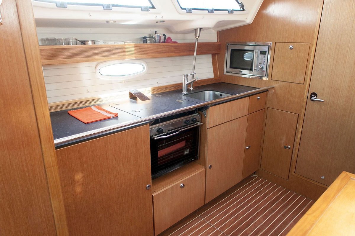 Bavaria 43 Cruiser — photo 19