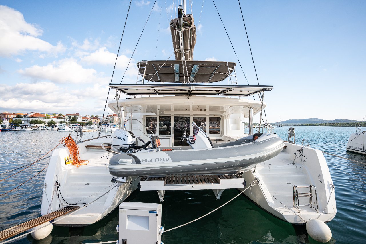 Lagoon 52 F - 4 + 2 cab. — photo 9
